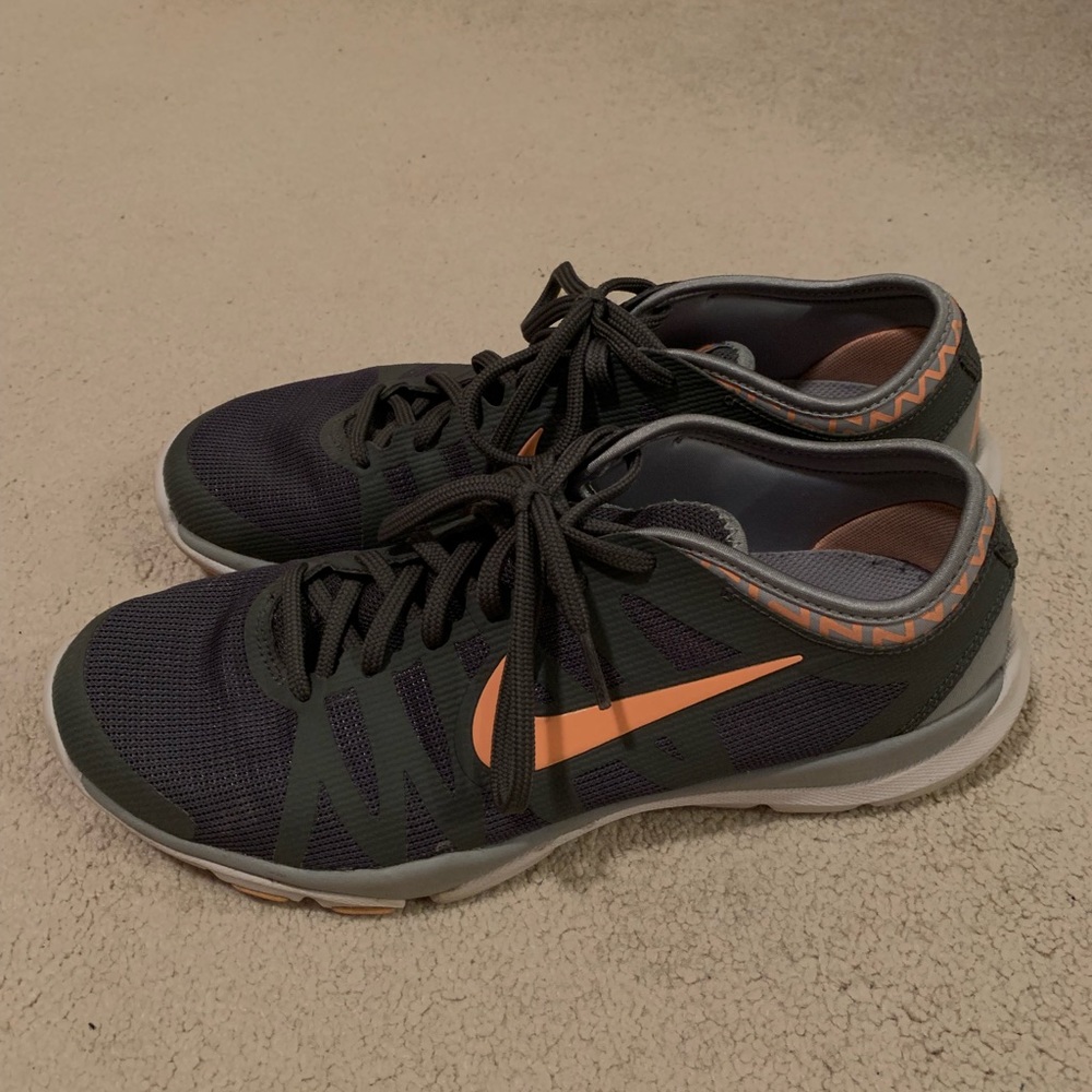 Nike Tennis Shoes